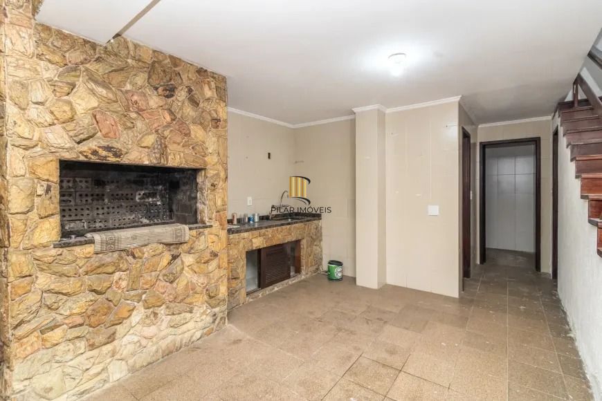 Casa / 3 Dormitórios / 1 Suíte / 3 Vagas / Churrasqueira / Piscina / Jardim Planalto / Jardim Itu / Porto Alegre / RS