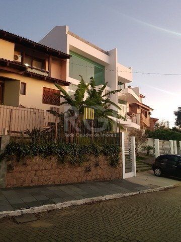 Casa 4 dormitórios no bairro Nonoai