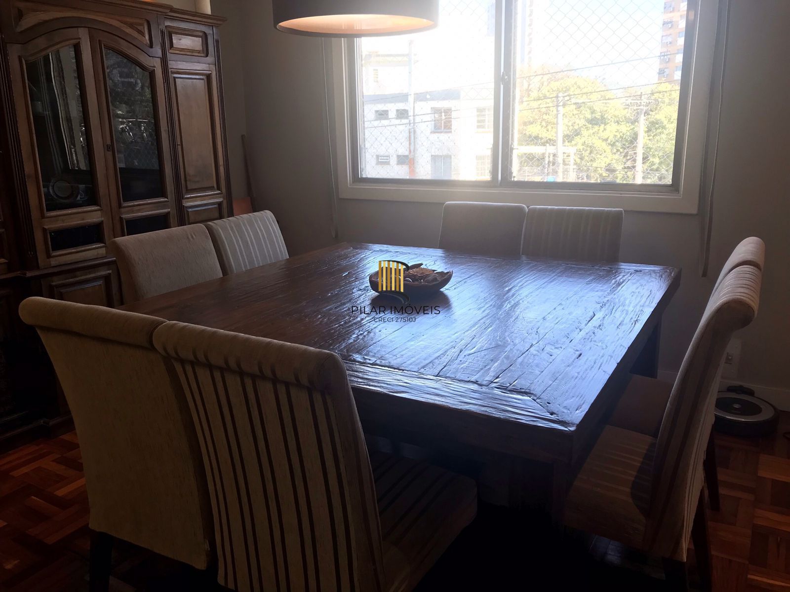 VENDE E ALUGA APARTAMENTO COM 100M² E UMA VAGA DE GARAGEM.