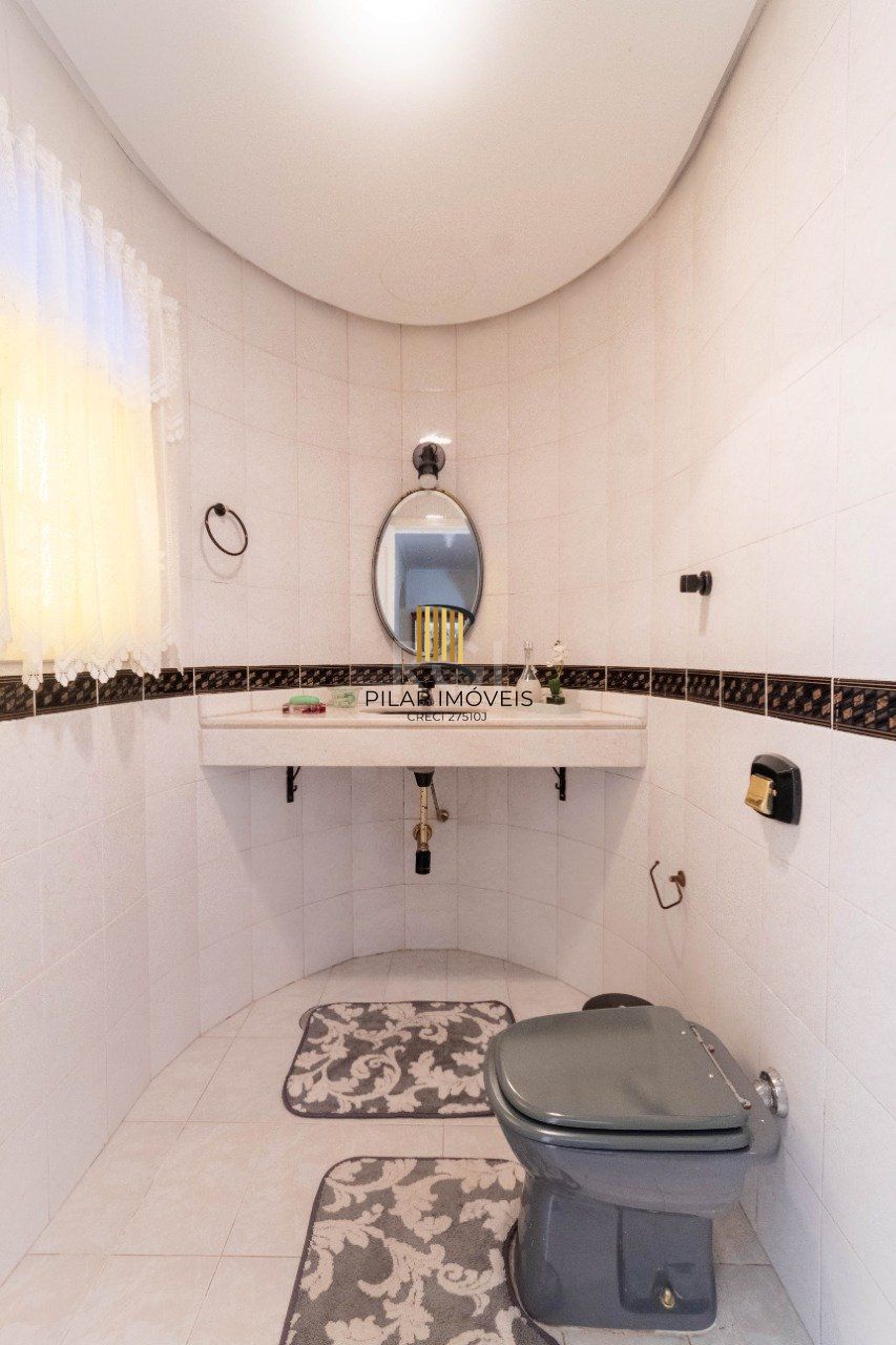 Casa para Venda - 250m², 3 dormitórios, sendo 2 suites, Partenon