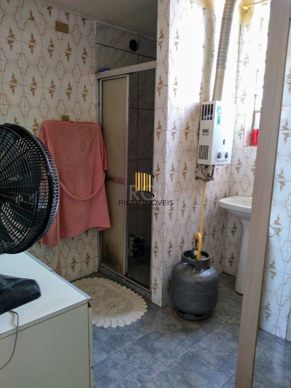 Casa para Venda - 400m², 3 dormitórios, sendo 2 suites, 2 vagas - Floresta