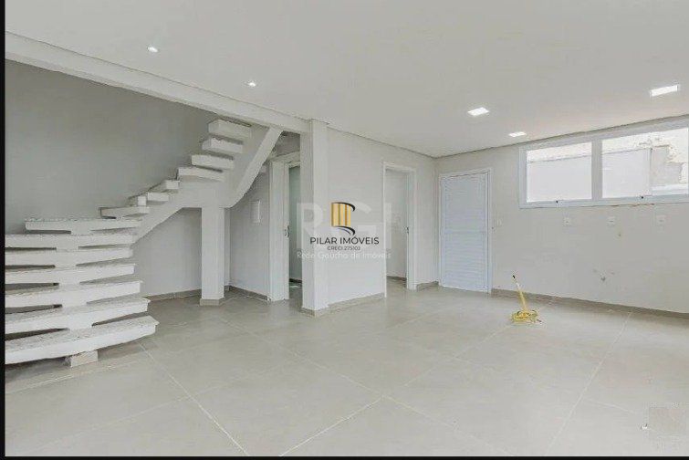 Casa para Venda - 220m², 3 dormitórios, sendo 2 suites, 2 vagas - Partenon