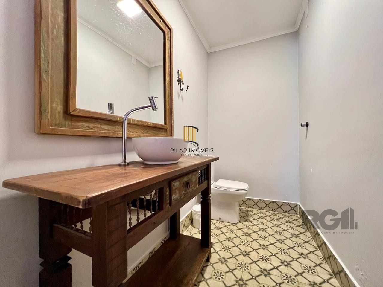 Casa 3 dormitórios no bairro Serraria