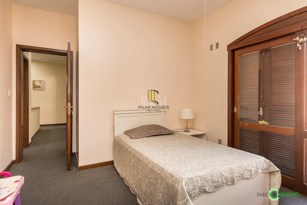 Sobrado para Venda - 335m², 4 dormitórios, sendo 2 suites, 3 vagas - Petrópolis