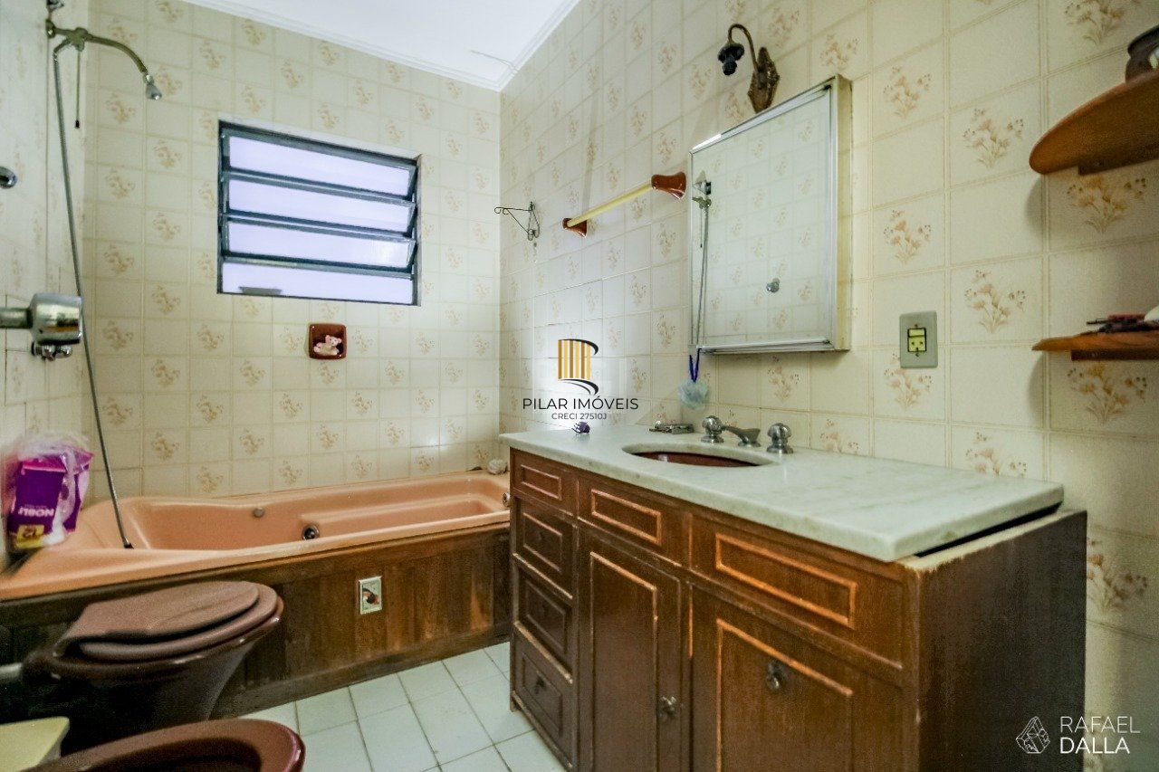 Casa para Venda - 249m², 5 dormitórios, sendo 1 suites, 4 vagas - Chácara das Pedras
