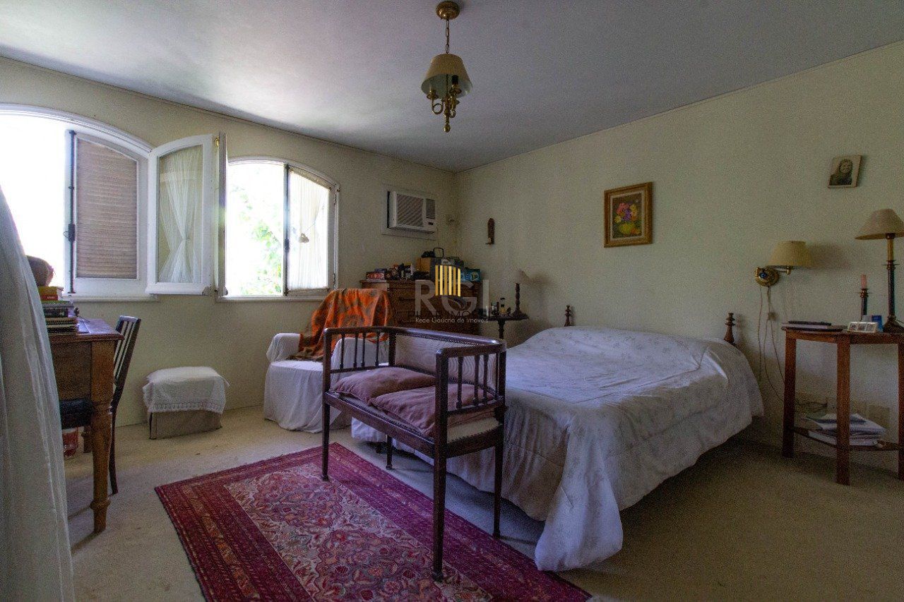 Casa para Venda - 422m², 6 dormitórios, sendo 2 suites, 5 vagas - Vila Assunção