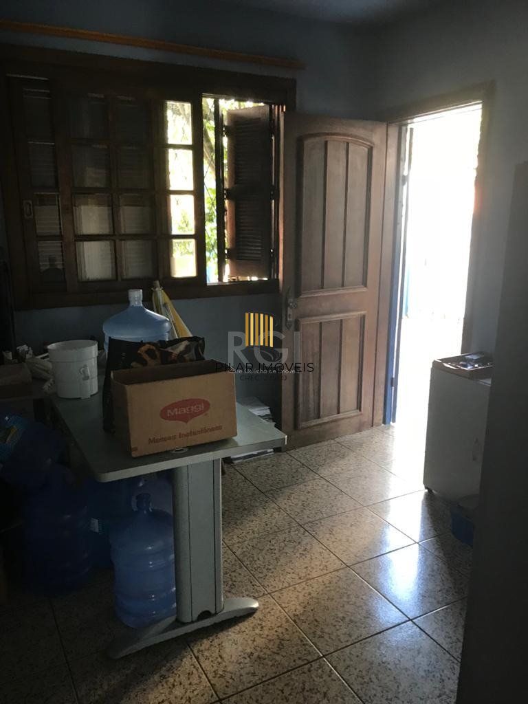 Casa para Venda - 270m², 4 dormitórios, sendo 1 suites, 5 vagas - Partenon