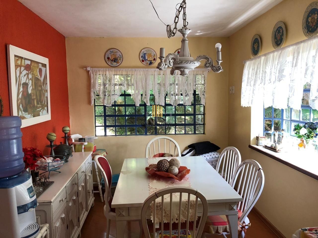 Sobrado para Venda - 295.24m², 3 dormitórios, sendo 3 suites, 2 vagas - Canela