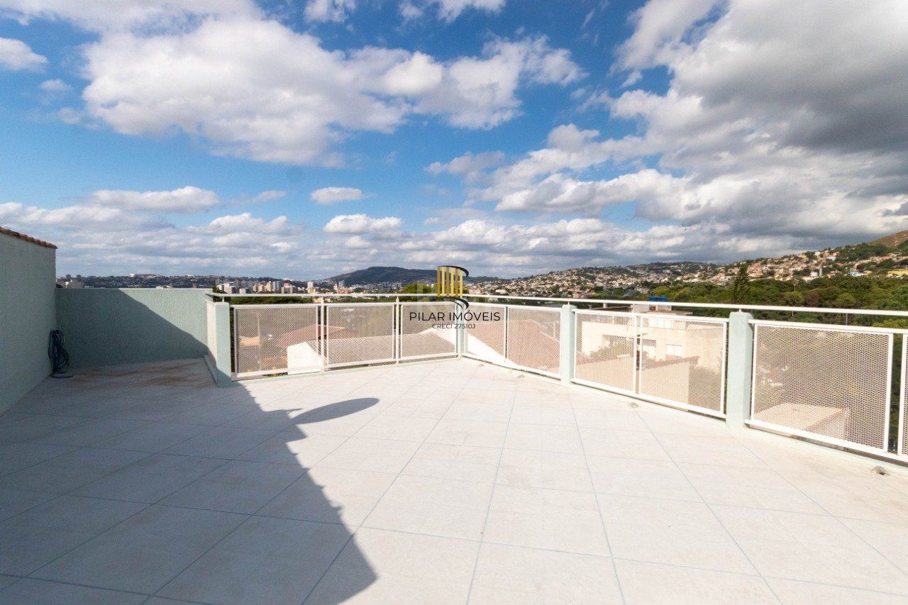 Casa para Venda - 250m², 3 dormitórios, sendo 2 suites, Partenon