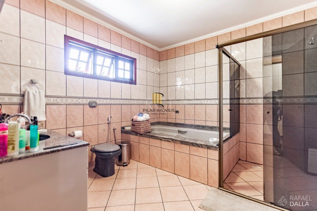 Casa para Venda - 574m², 3 dormitórios, sendo 2 suites, 8 vagas - Jardim Planalto
