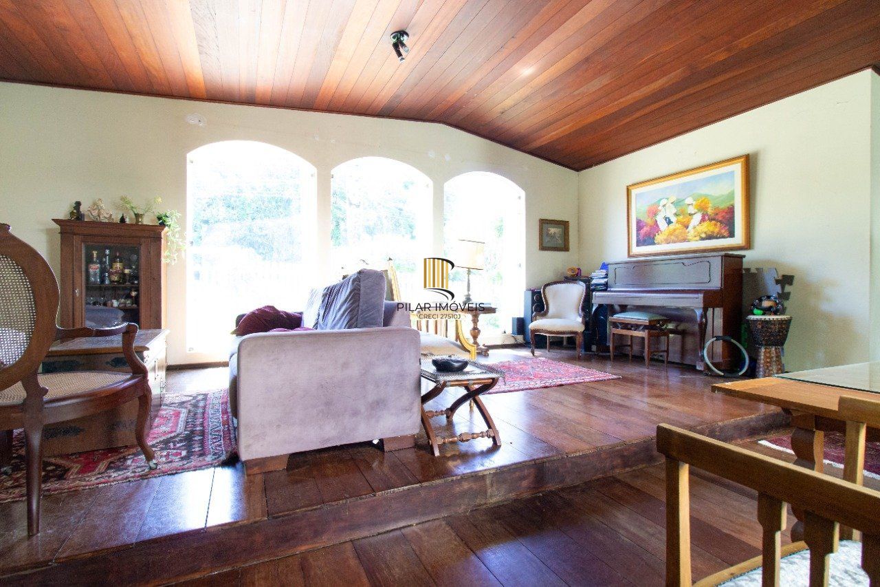 Casa para Venda - 422m², 6 dormitórios, sendo 2 suites, 5 vagas - Vila Assunção