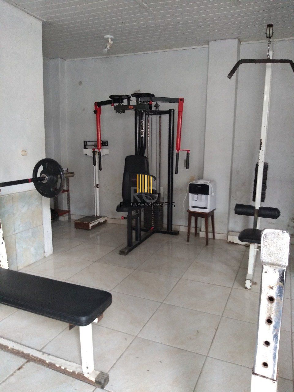 Casa para Venda - 400m², 3 dormitórios, sendo 2 suites, 2 vagas - Floresta