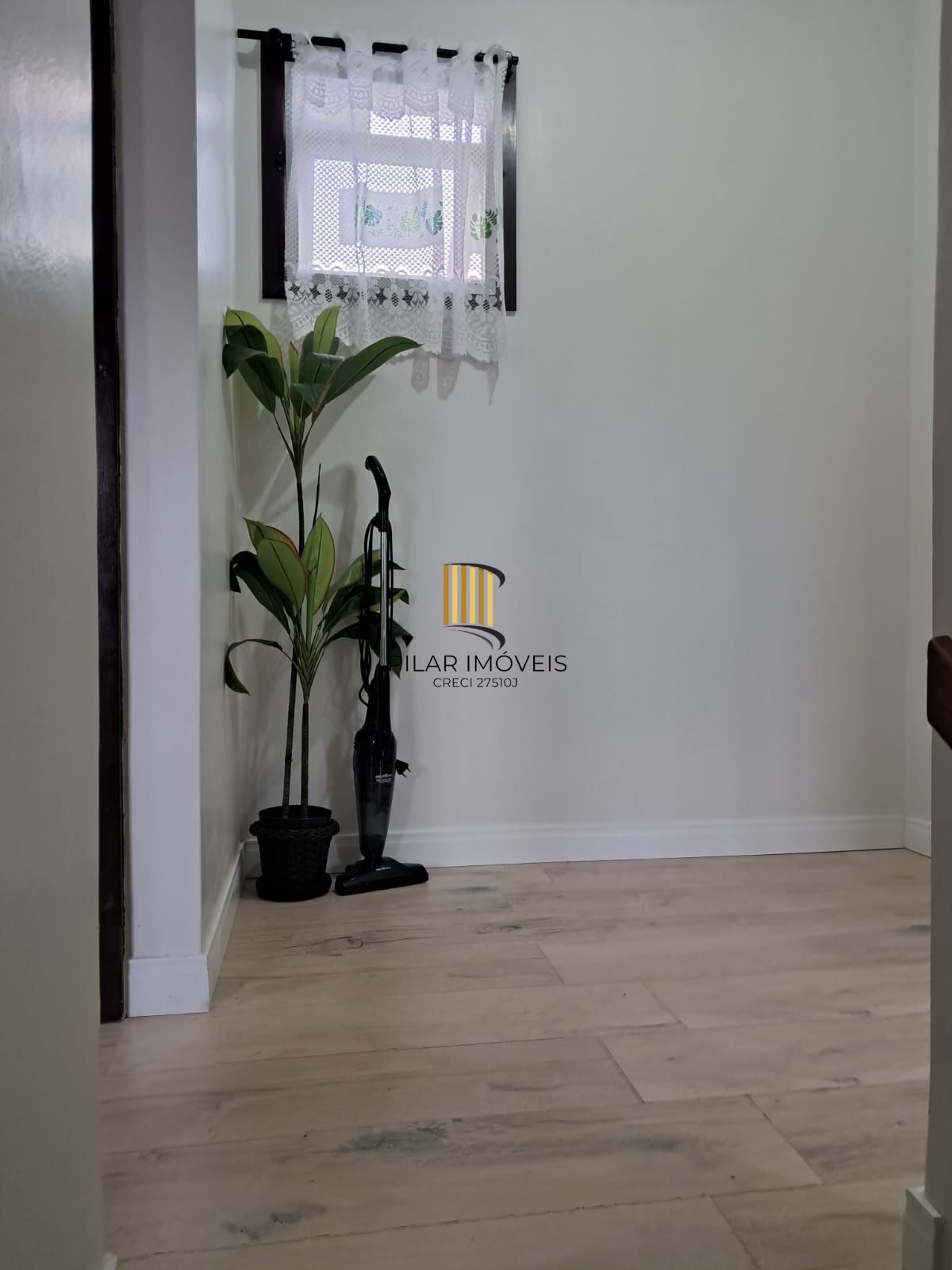 Sobrado 3 dormitórios no bairro Posto 6 (Capão Novo)