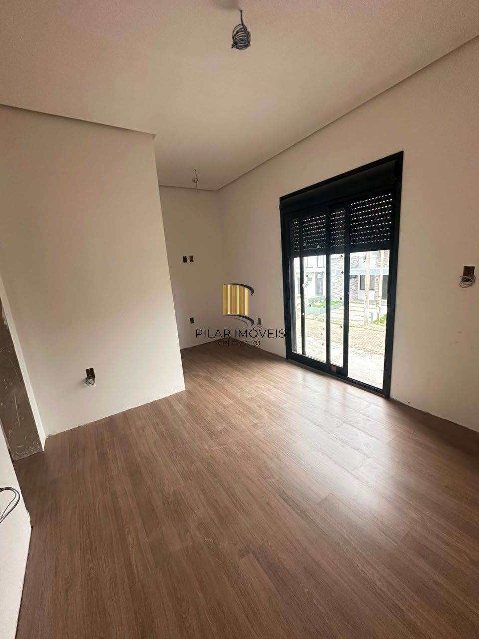 Casa Moderna com Piscina Privativa e 3 Quartos em Condomínio Fechado