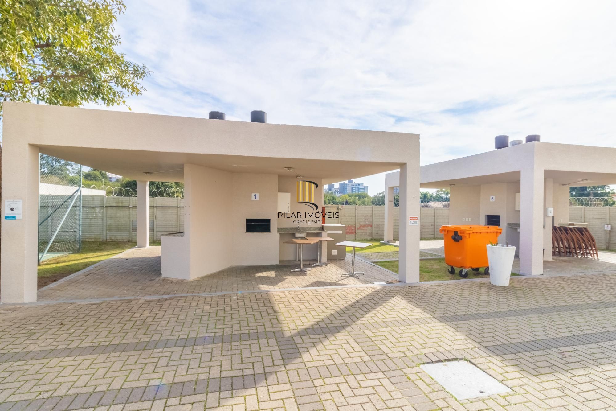 Apartamento / 2 Dormitórios / 1 Vaga / Mobiliado / Jardim Itu / Porto Alegre / RS