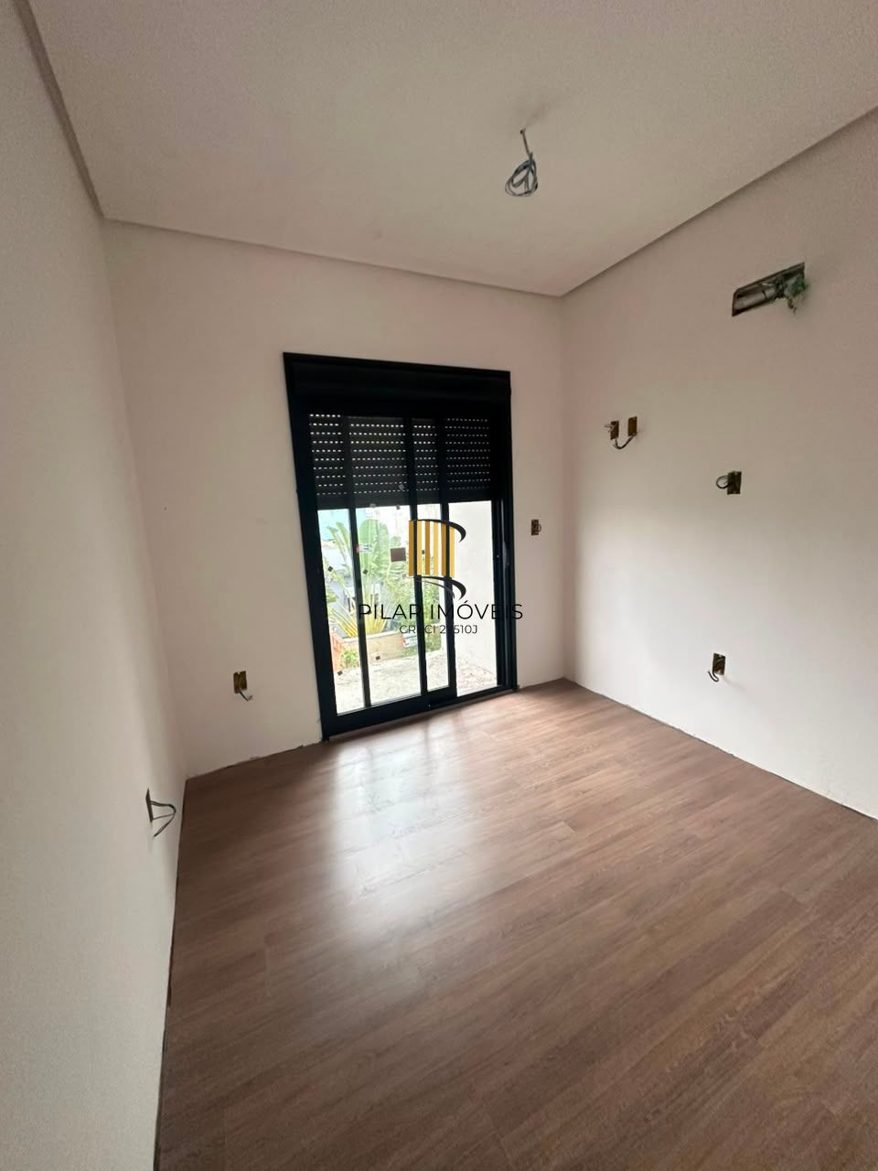 Casa Moderna com Piscina Privativa e 3 Quartos em Condomínio Fechado