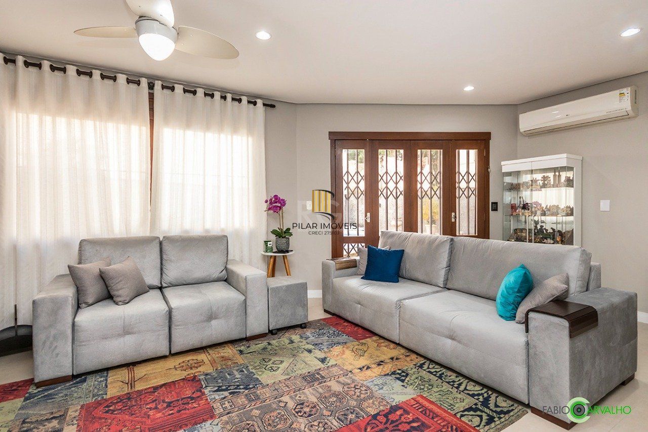 Sobrado para Venda - 335m², 4 dormitórios, sendo 2 suites, 3 vagas - Petrópolis