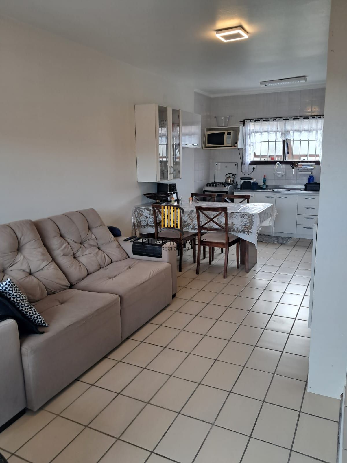 Sobrado 3 dormitórios no bairro Posto 6 (Capão Novo)