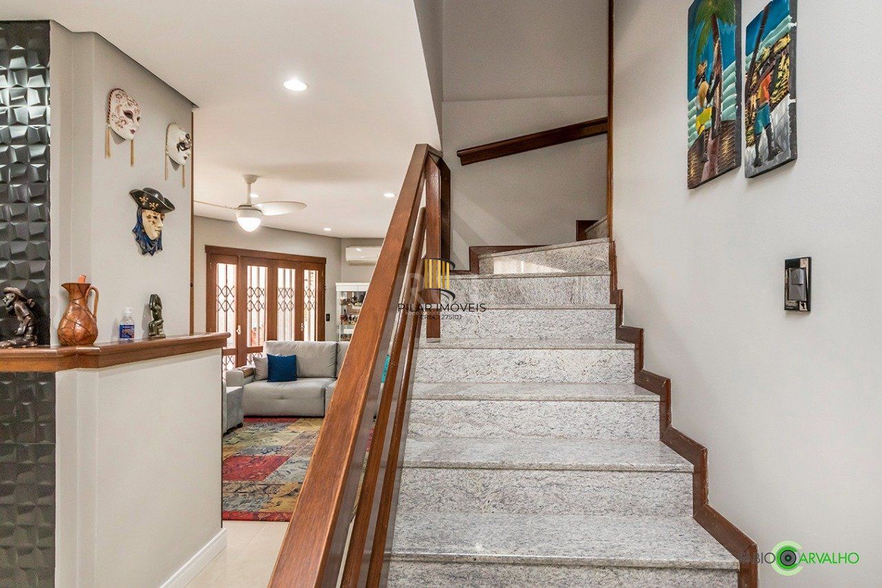 Sobrado para Venda - 335m², 4 dormitórios, sendo 2 suites, 3 vagas - Petrópolis