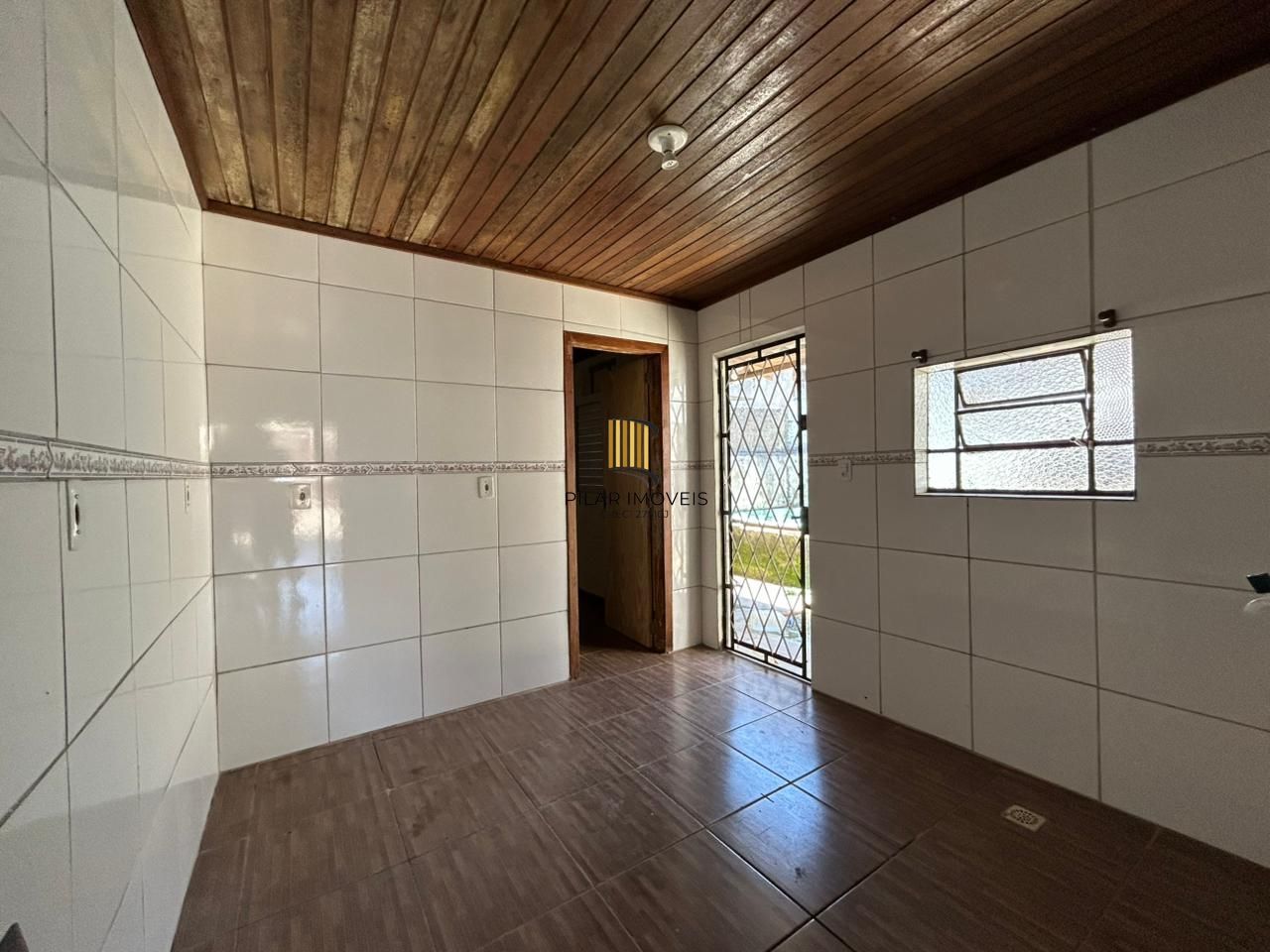 CASA COM 2 DORMITÓRIOS NO  BAIRRO FARRAPOS