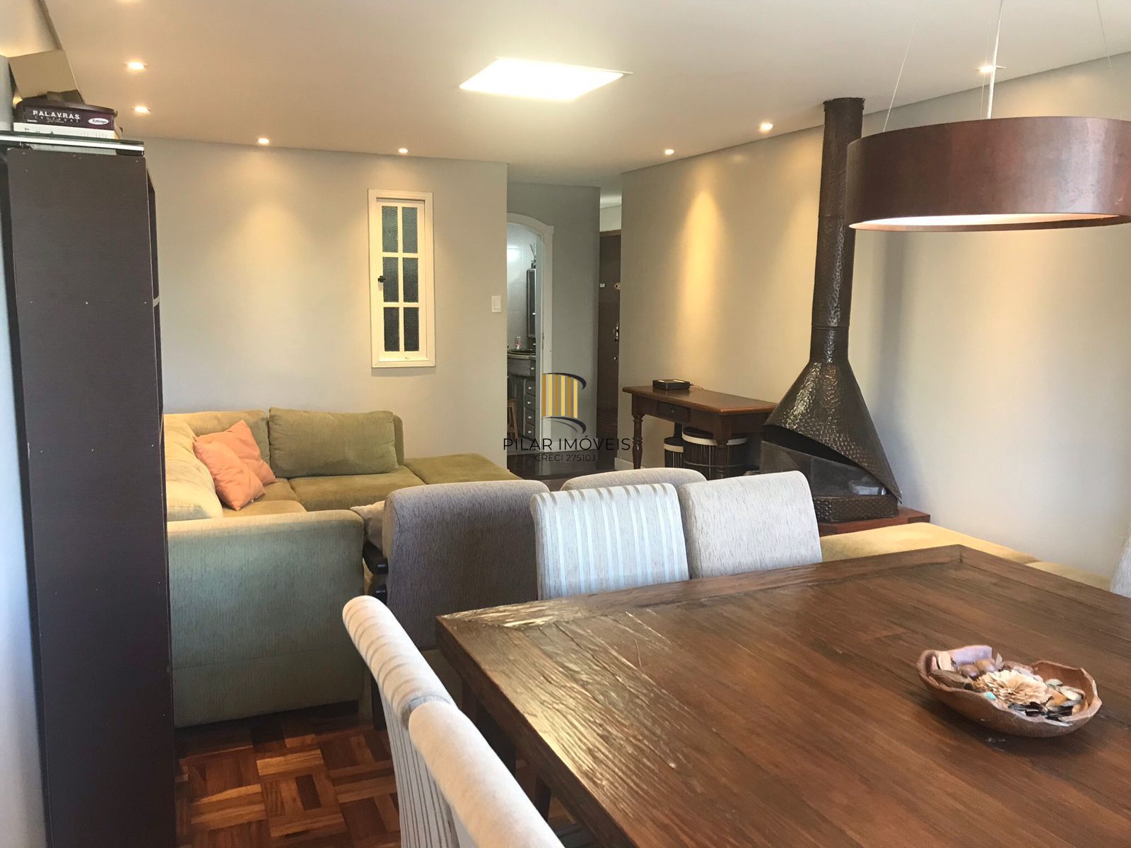 VENDE E ALUGA APARTAMENTO COM 100M² E UMA VAGA DE GARAGEM.