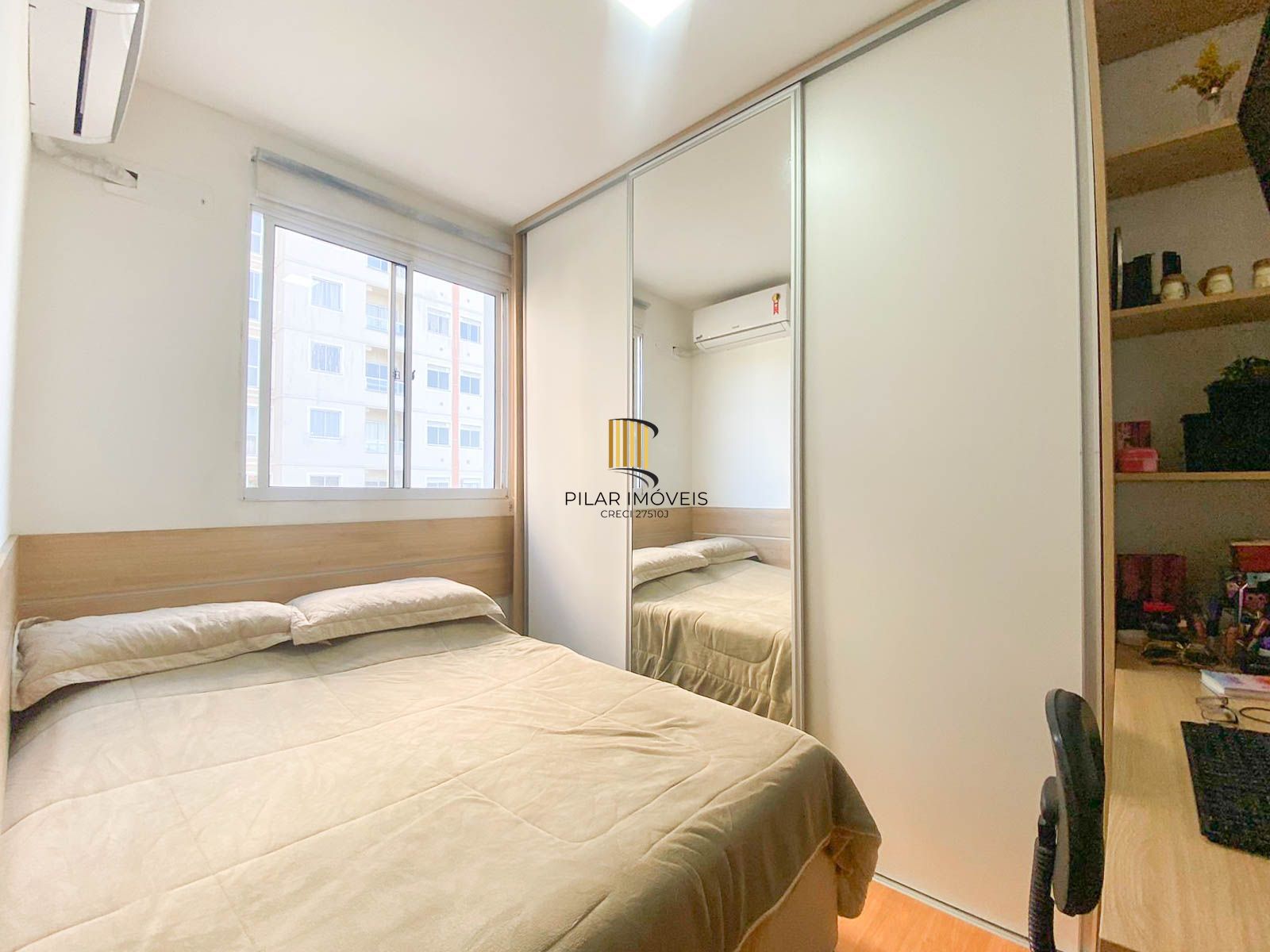 Apartamento / 2 Quartos / Sacada e Churrasqueira / 1 Vaga / Santa Fé / Porto Alegre / RS