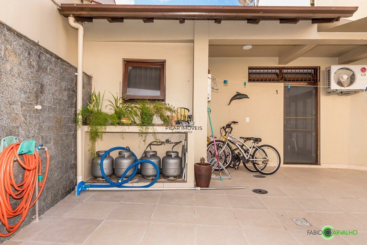 Sobrado para Venda - 335m², 4 dormitórios, sendo 2 suites, 3 vagas - Petrópolis