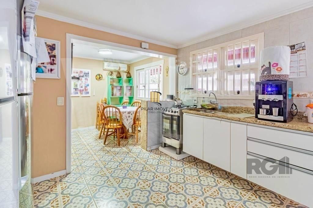 Casa 2 dormitórios no bairro Serraria