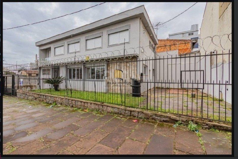 Casa para Venda - 220m², 3 dormitórios, sendo 2 suites, 2 vagas - Partenon