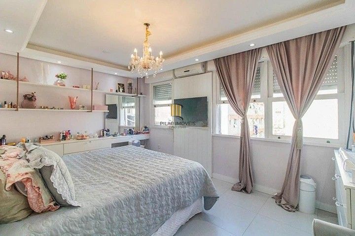 Apartamento à venda/ Três dorm/ Elevador/Garagem/ Amplo/ Bem Localizado