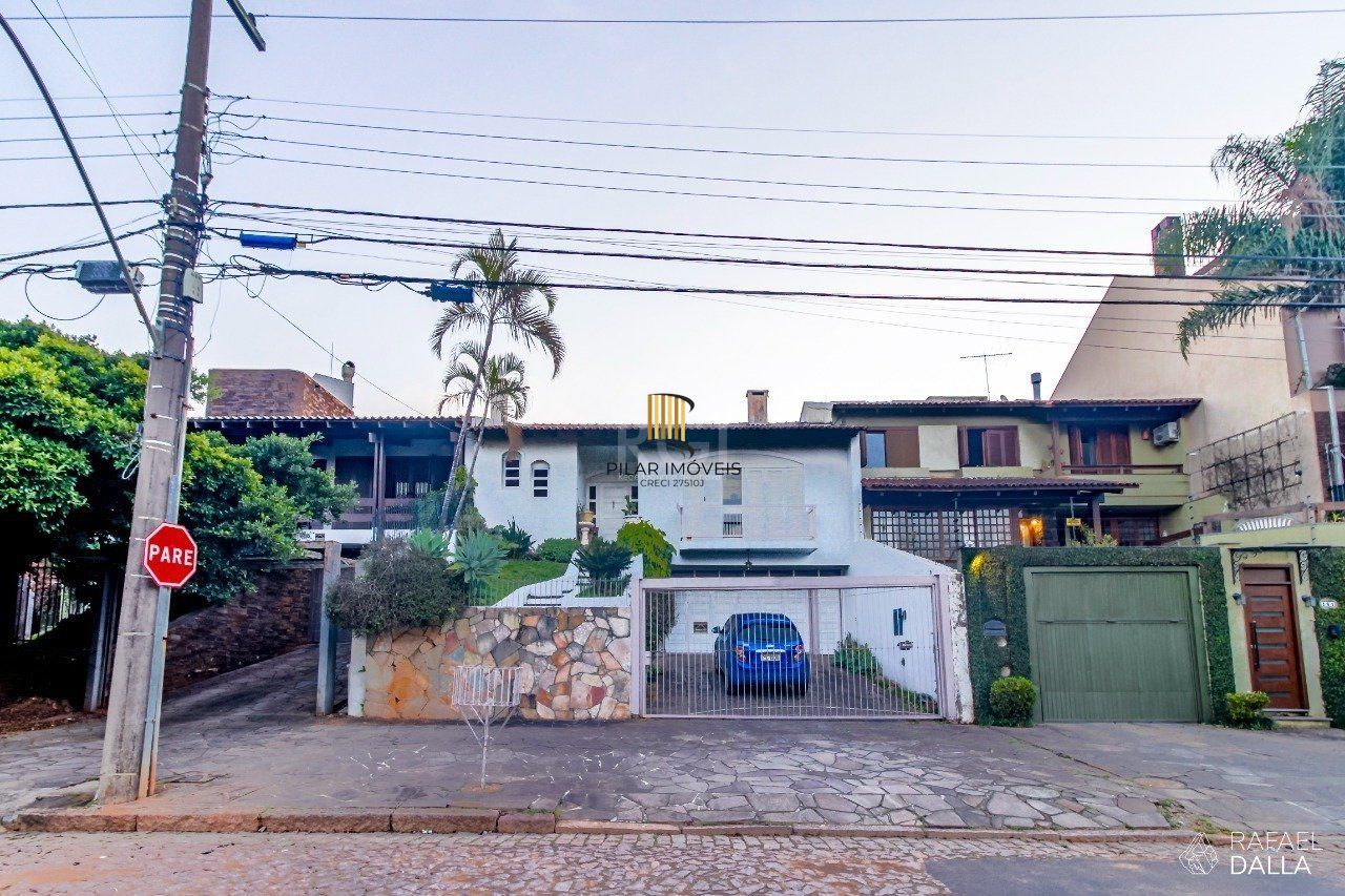 Casa para Venda - 249m², 5 dormitórios, sendo 1 suites, 4 vagas - Chácara das Pedras