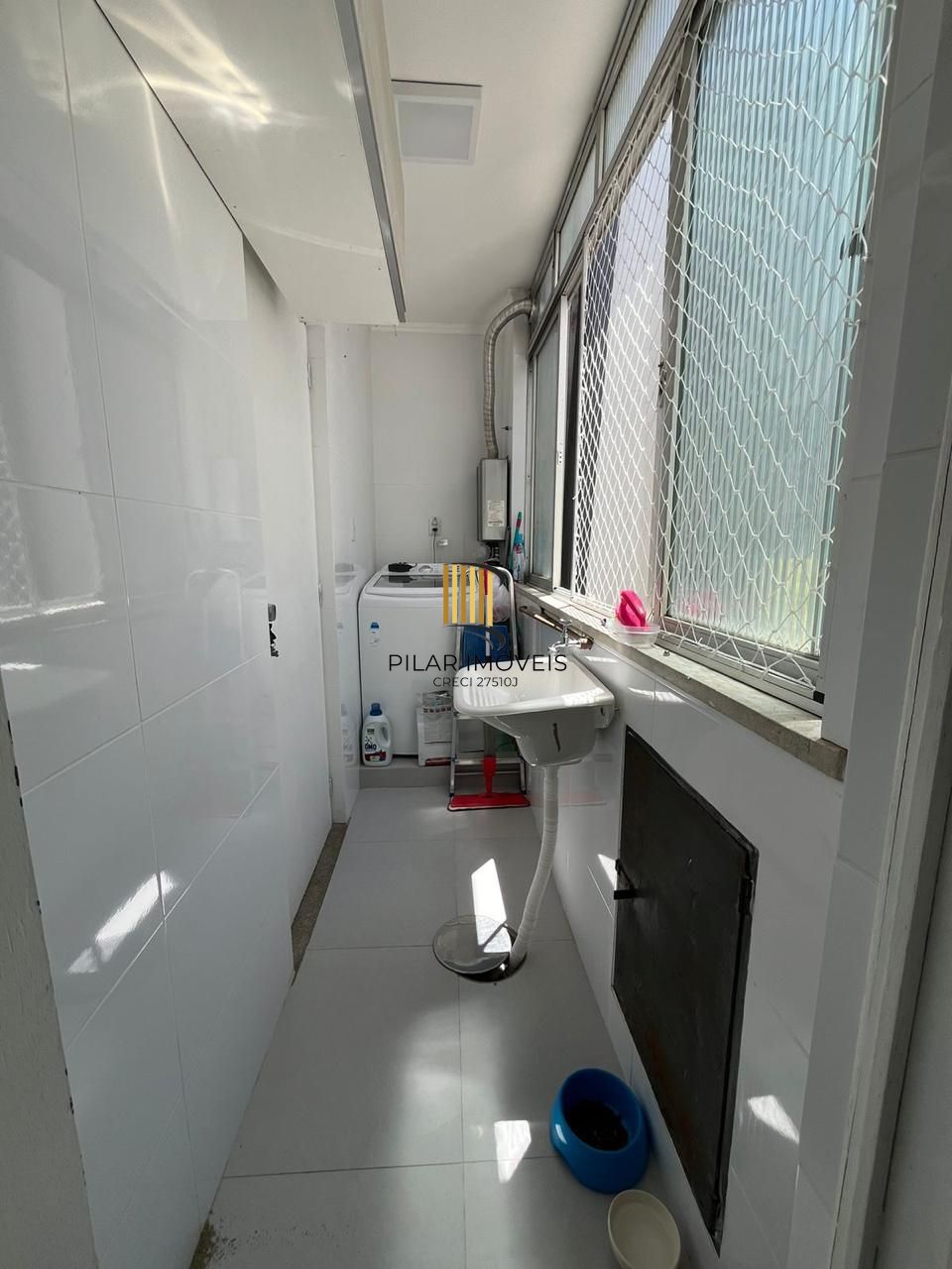 Apartamento à venda/ Três dorm/ Elevador/Garagem/ Amplo/ Bem Localizado