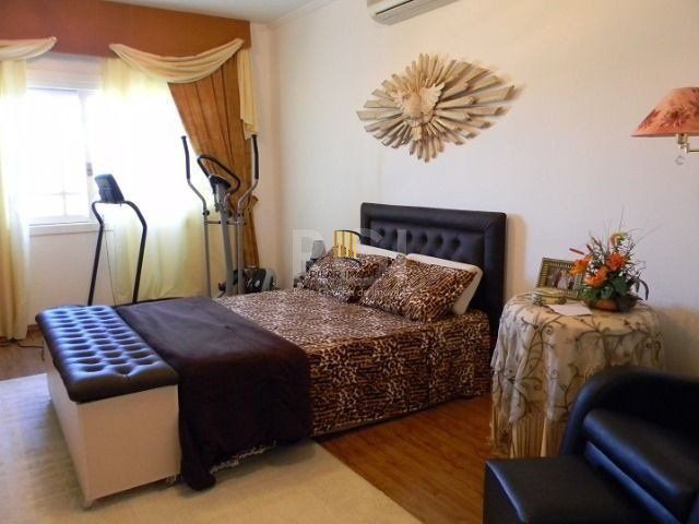 Casa Condominio para Venda - 720m², 5 dormitórios, sendo 2 suites, 5 vagas - Elsa