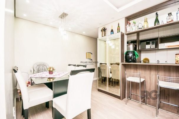 Apartamento com 2 quartos, sala, cozinha, sacada com churrasqueira e 1 vaga.