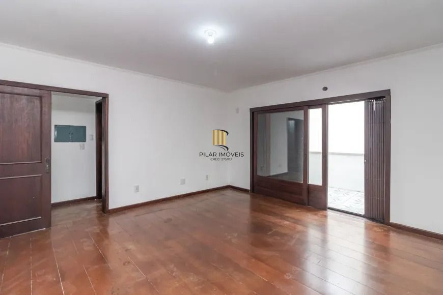 Casa / 3 Dormitórios / 1 Suíte / 3 Vagas / Churrasqueira / Piscina / Jardim Planalto / Jardim Itu / Porto Alegre / RS