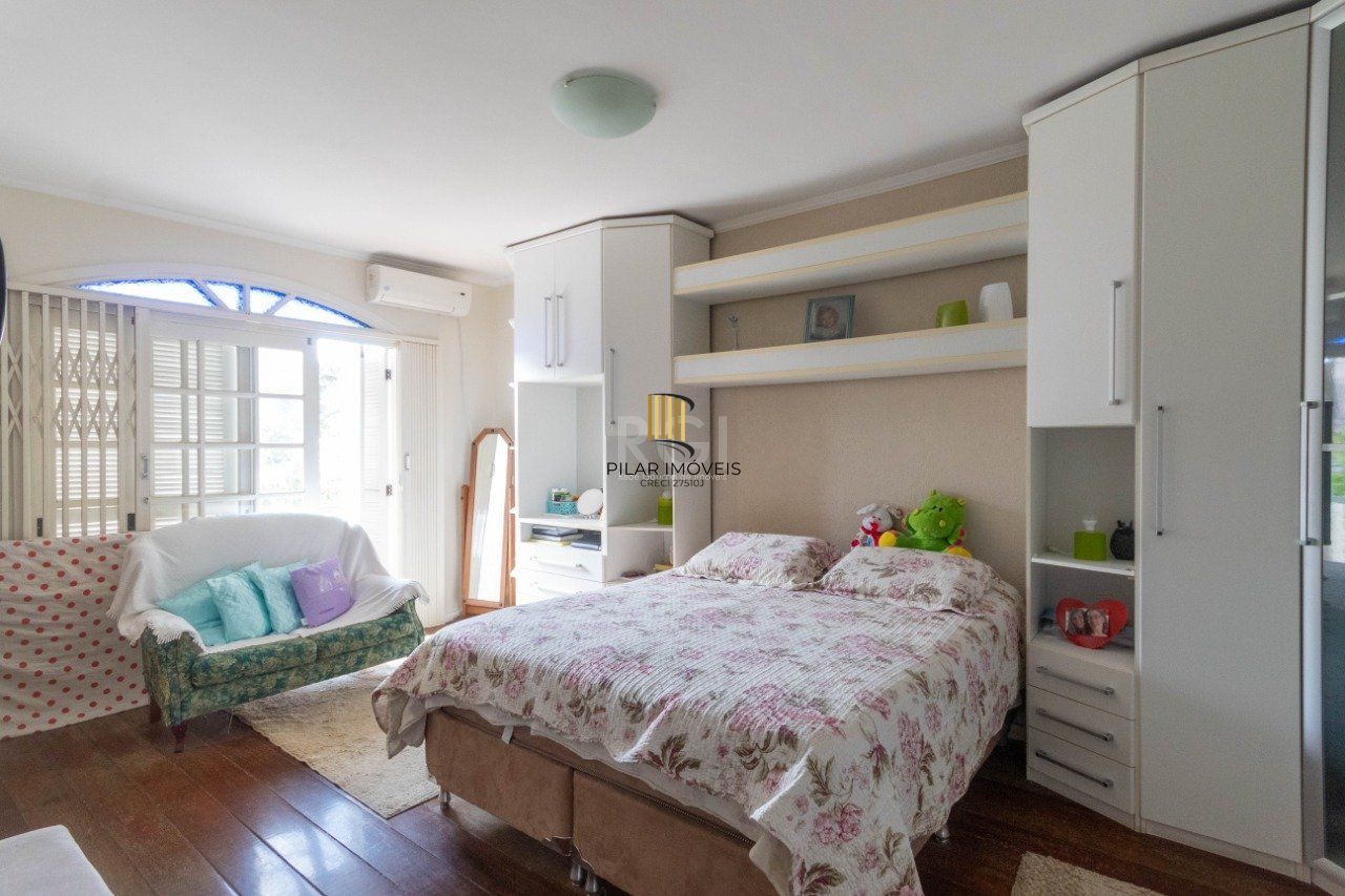 Casa para Venda - 250m², 3 dormitórios, sendo 2 suites, Partenon