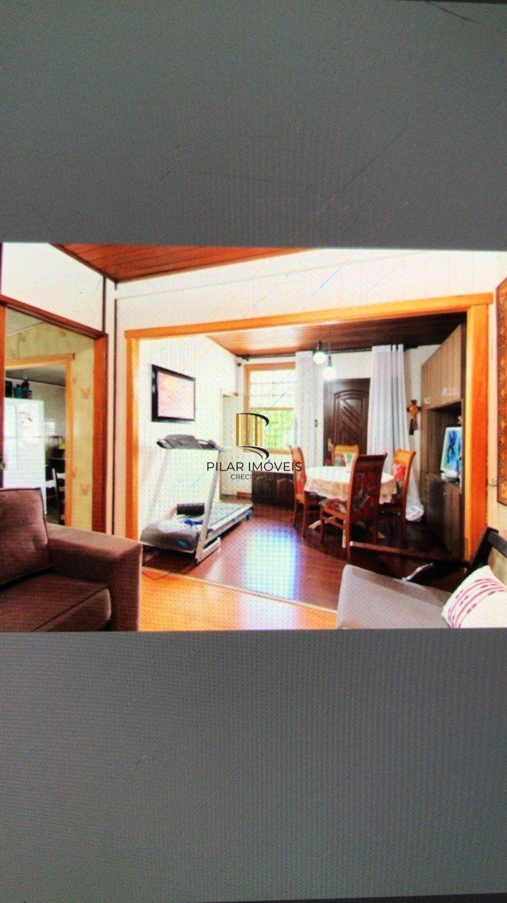 Casa para Venda - 247.5m², 3 dormitórios, 2 vagas - Petrópolis