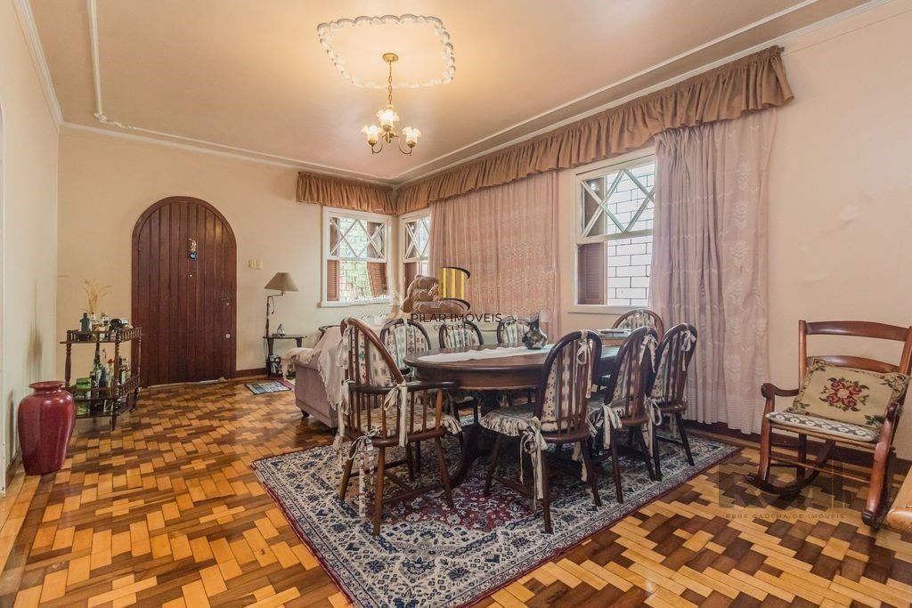 Casa 4 dormitórios no bairro Navegantes