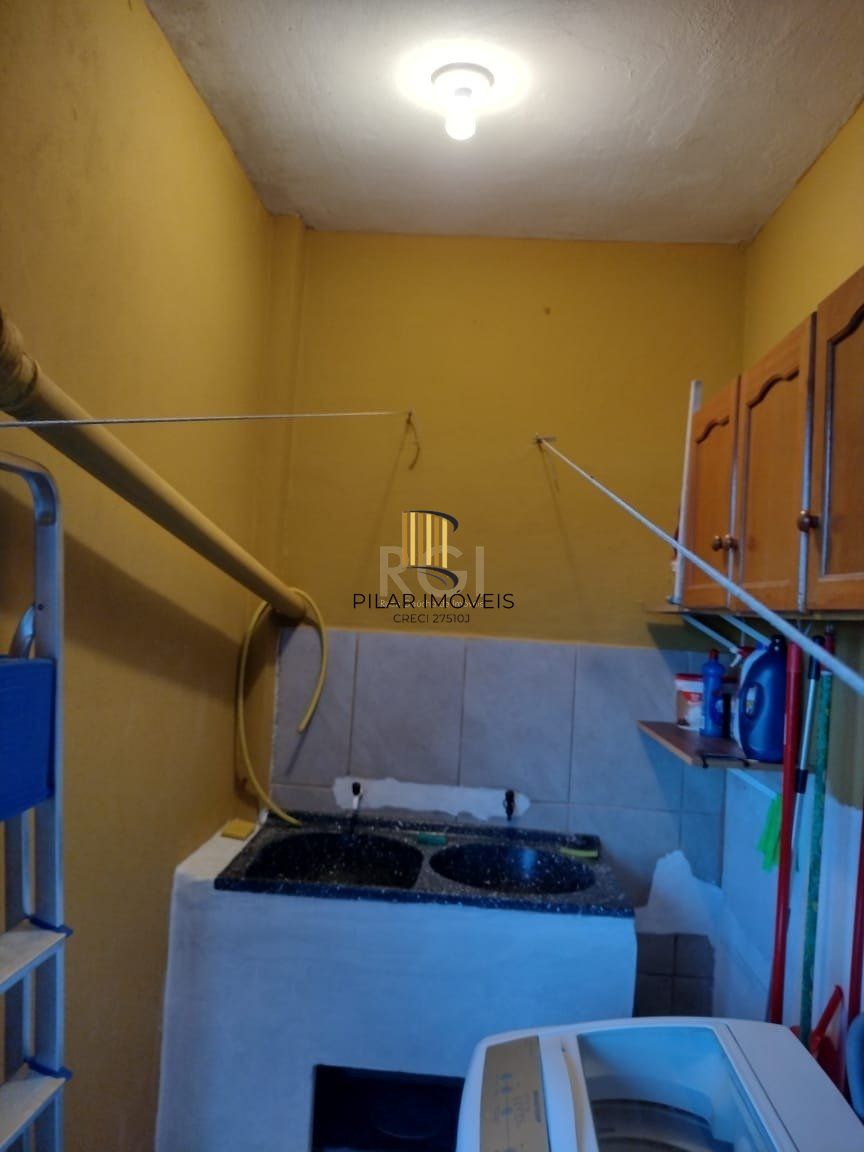Casa para Venda - 0.18m², 2 dormitórios, sendo 2 suites, 3 vagas - Lomba do Pinheiro