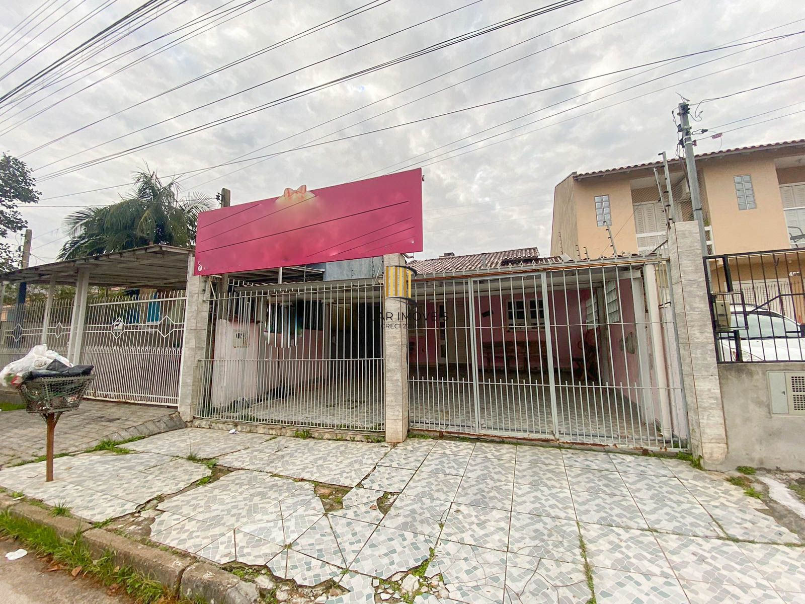 Casa / 4 Dormitórios / 1 Suíte / Salão de festas / 2 Vagas / Jardim Algarve / Alvorada / RS