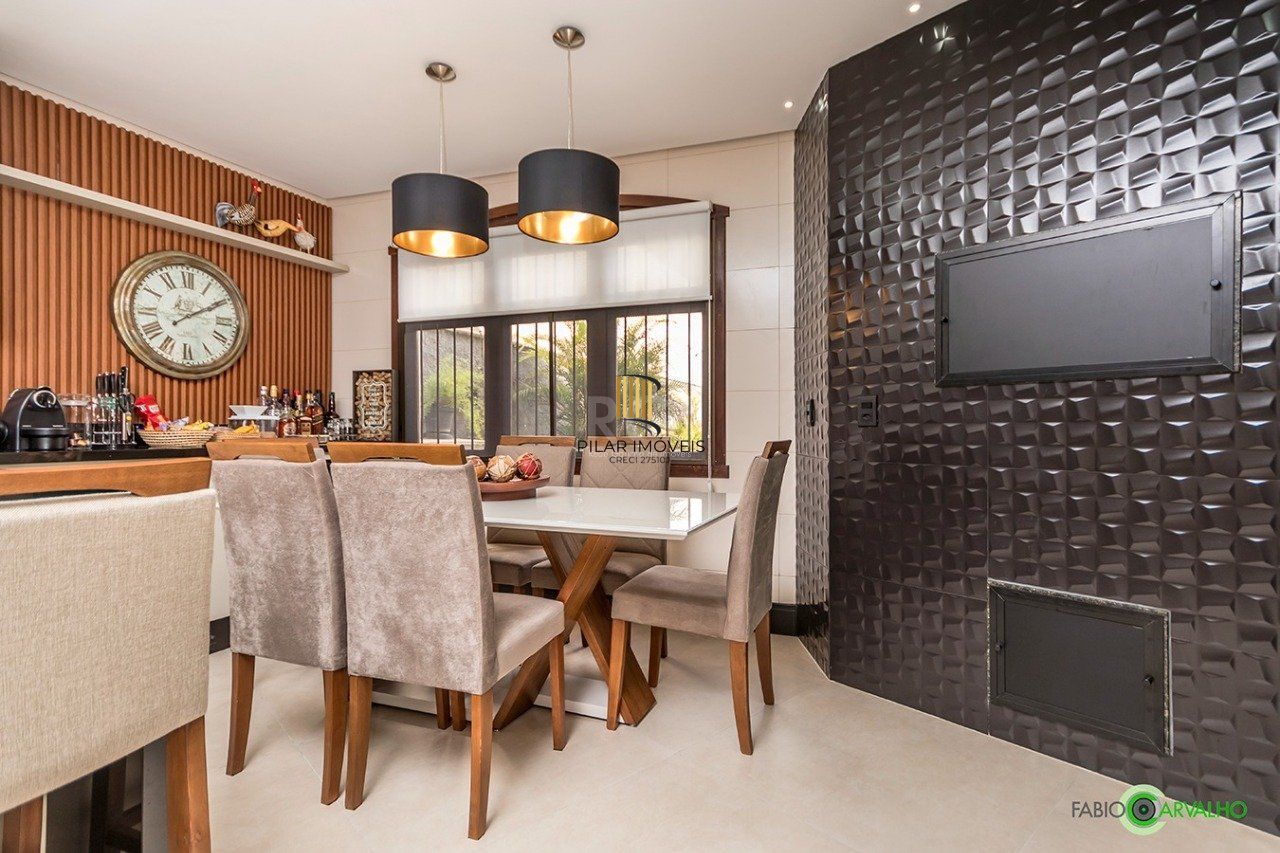 Sobrado para Venda - 335m², 4 dormitórios, sendo 2 suites, 3 vagas - Petrópolis