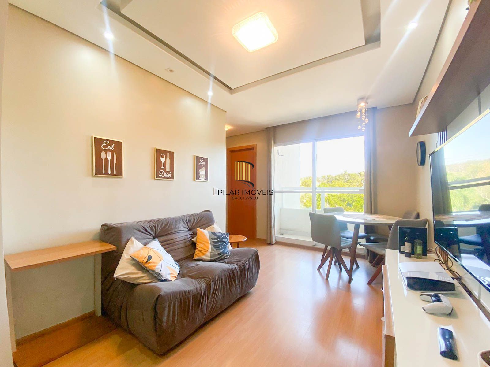 Apartamento / 2 Quartos / Sacada e Churrasqueira / 1 Vaga / Santa Fé / Porto Alegre / RS