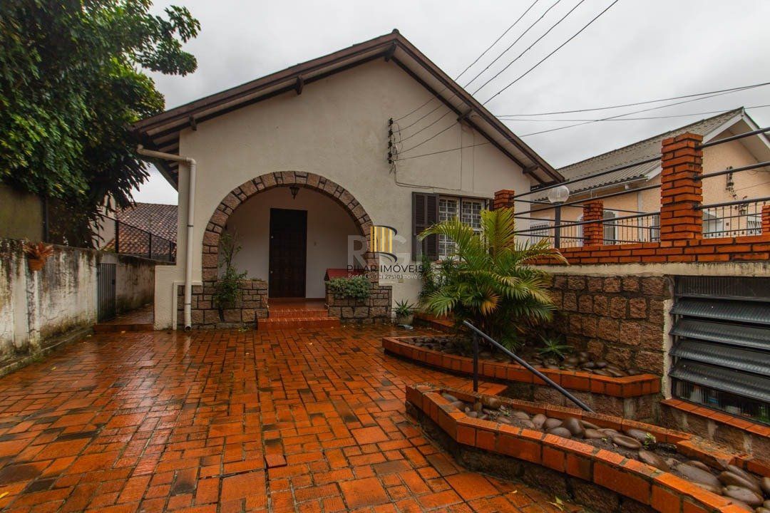 Casa para Venda - 203m², 3 dormitórios, sendo 1 suites, 2 vagas - Santa Tereza