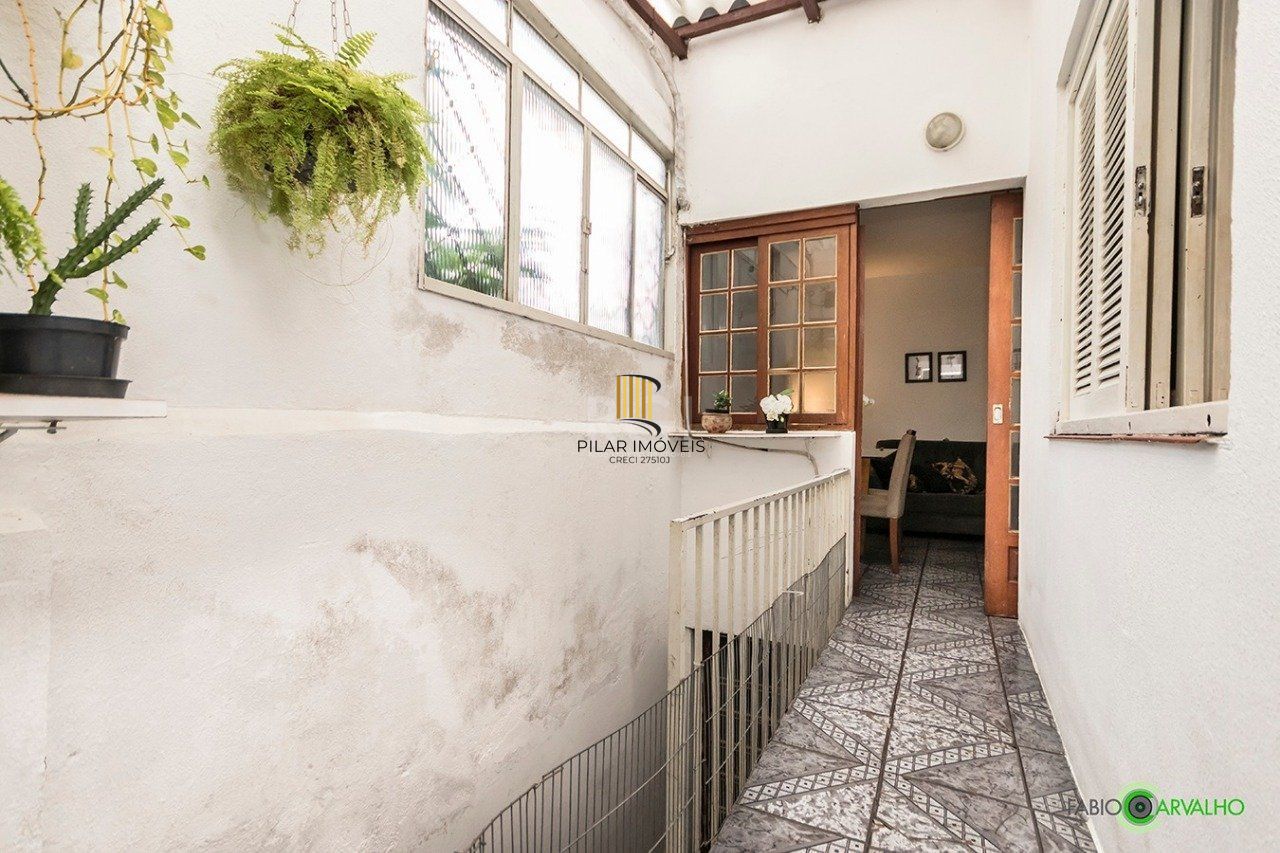 Casa para Venda - 168m², 3 dormitórios, sendo 1 suites, 3 vagas - Medianeira