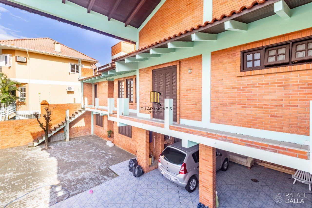 Casa para Venda - 574m², 3 dormitórios, sendo 2 suites, 8 vagas - Jardim Planalto
