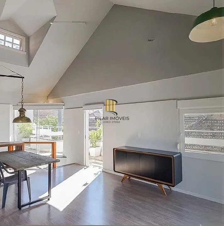 Cobertura a venda 2 dorm. / Moinhos de Vento