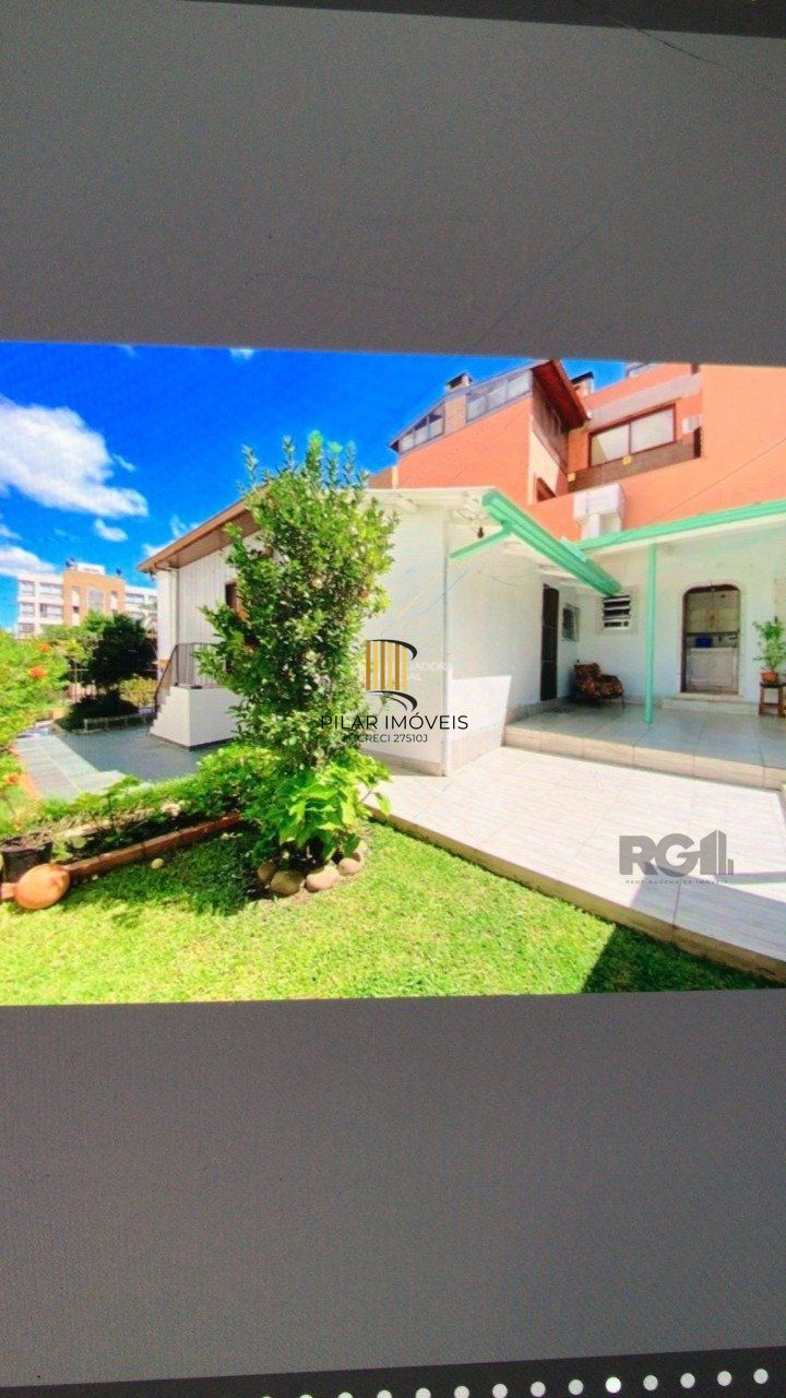Casa para Venda - 247.5m², 3 dormitórios, 2 vagas - Petrópolis