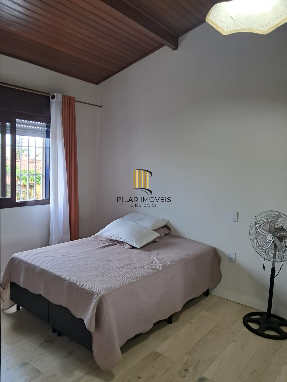 Sobrado 3 dormitórios no bairro Posto 6 (Capão Novo)