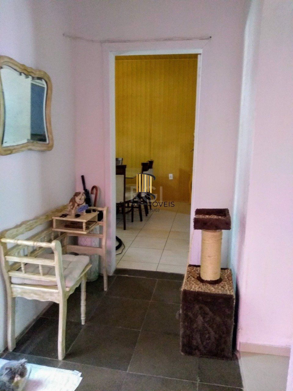 Casa para Venda - 400m², 3 dormitórios, sendo 2 suites, 2 vagas - Floresta