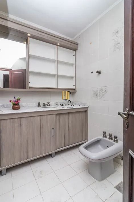 Casa / 3 Dormitórios / 1 Suíte / 3 Vagas / Churrasqueira / Piscina / Jardim Planalto / Jardim Itu / Porto Alegre / RS